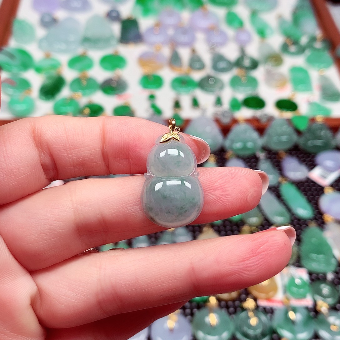 翡翠18K金镶嵌颈饰