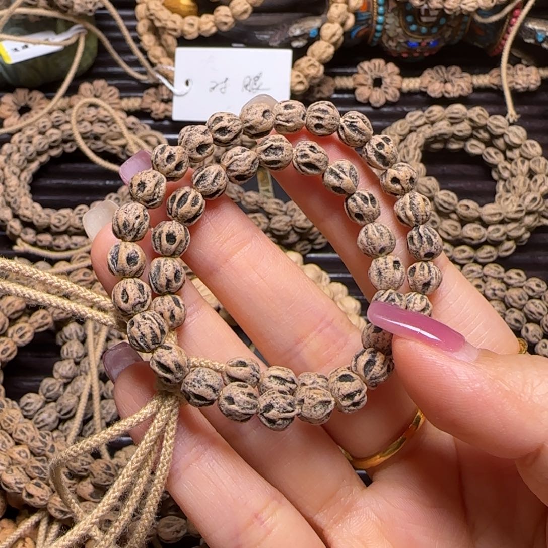 s***a柏香籽/百香籽吊坠