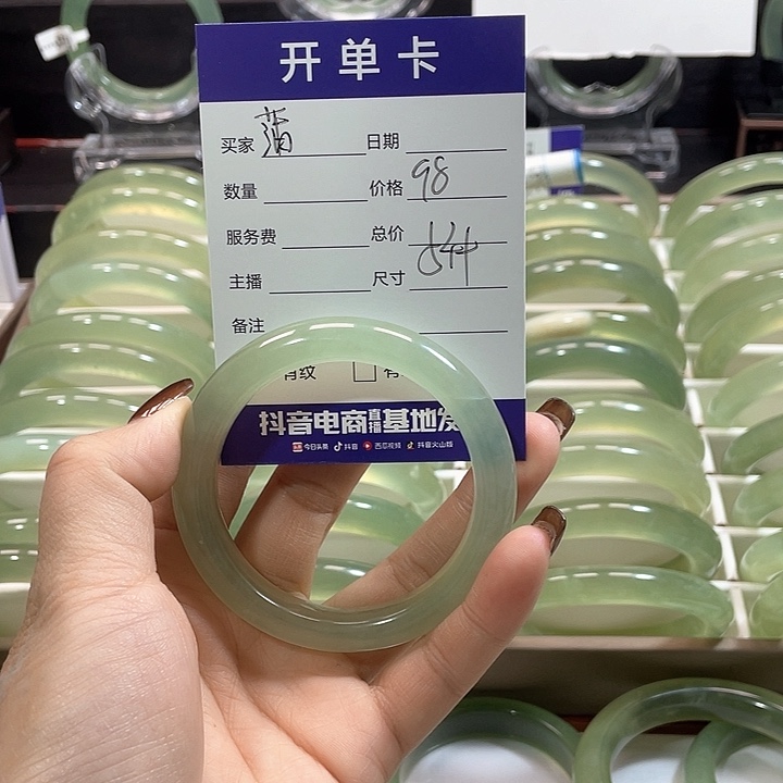 蛇纹石玉手镯未镶嵌蒲*