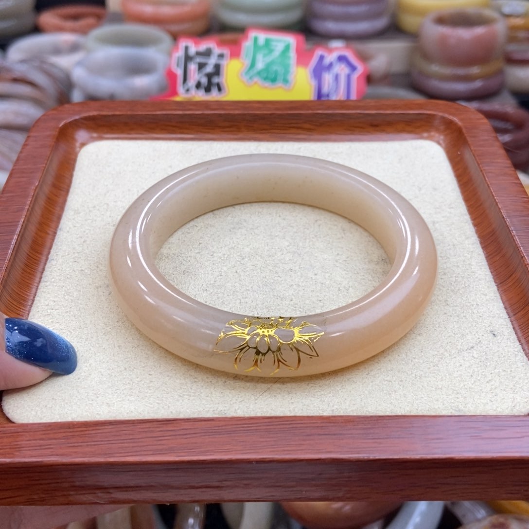 石英质玉手镯未镶嵌