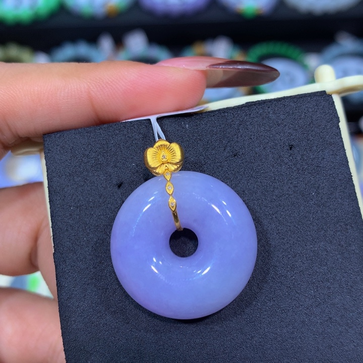 翡翠18K金镶嵌颈饰翡翠