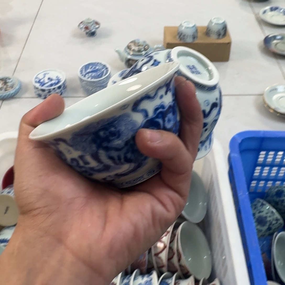 陶摆件青花狮子大压手