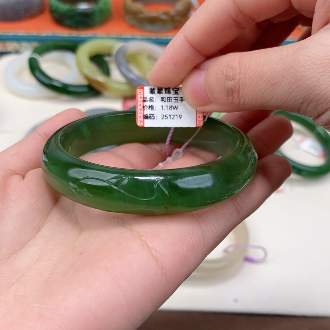 玲***和田玉未镶嵌手镯