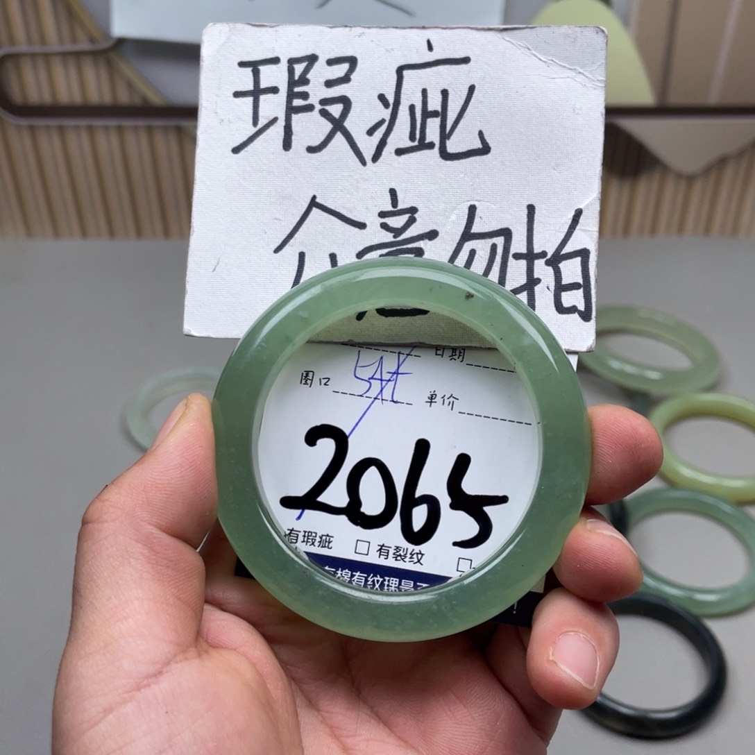 岫玉手镯手镯未镶嵌