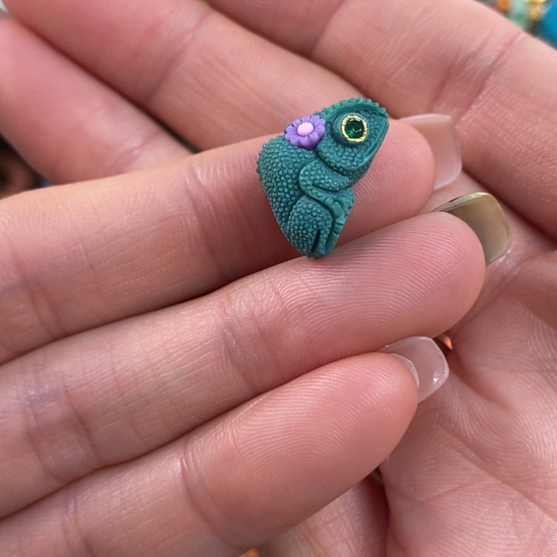 绿松石未镶嵌。蜥蜴