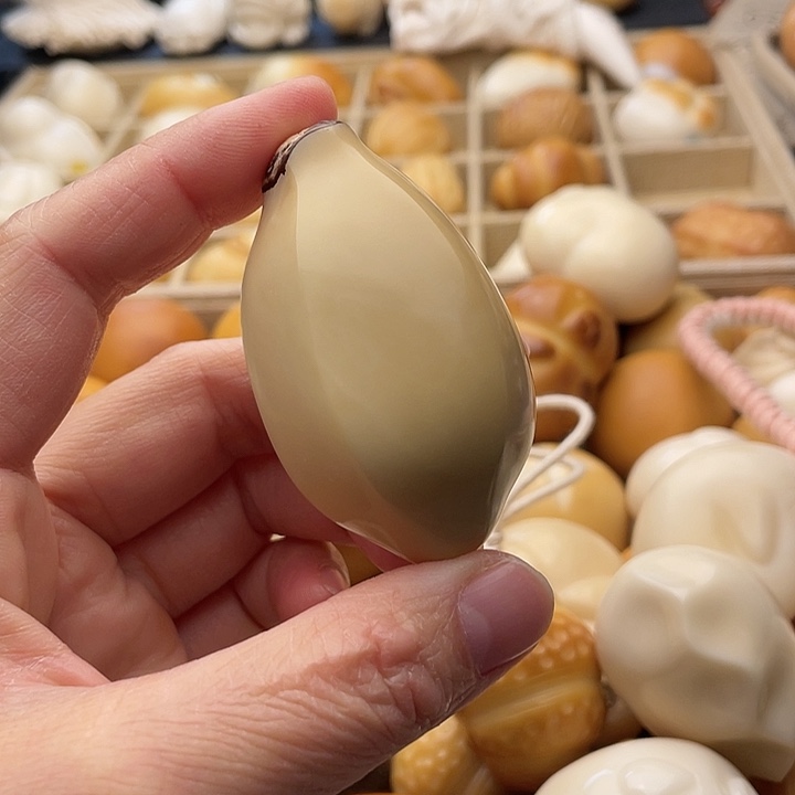 吊坠菩提根/象牙果风化色香蕉