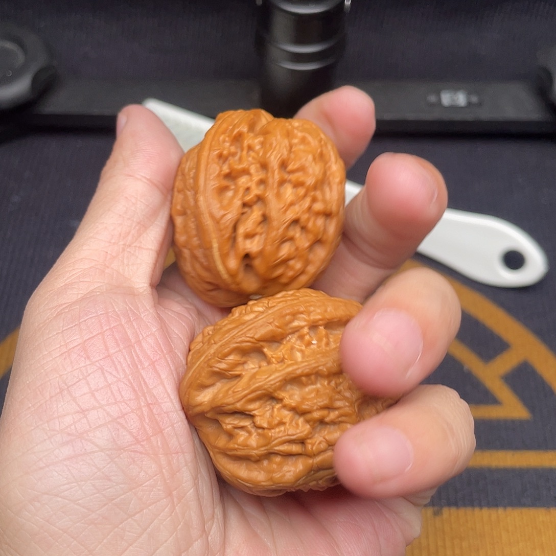 文玩核桃吊坠红锦鲤