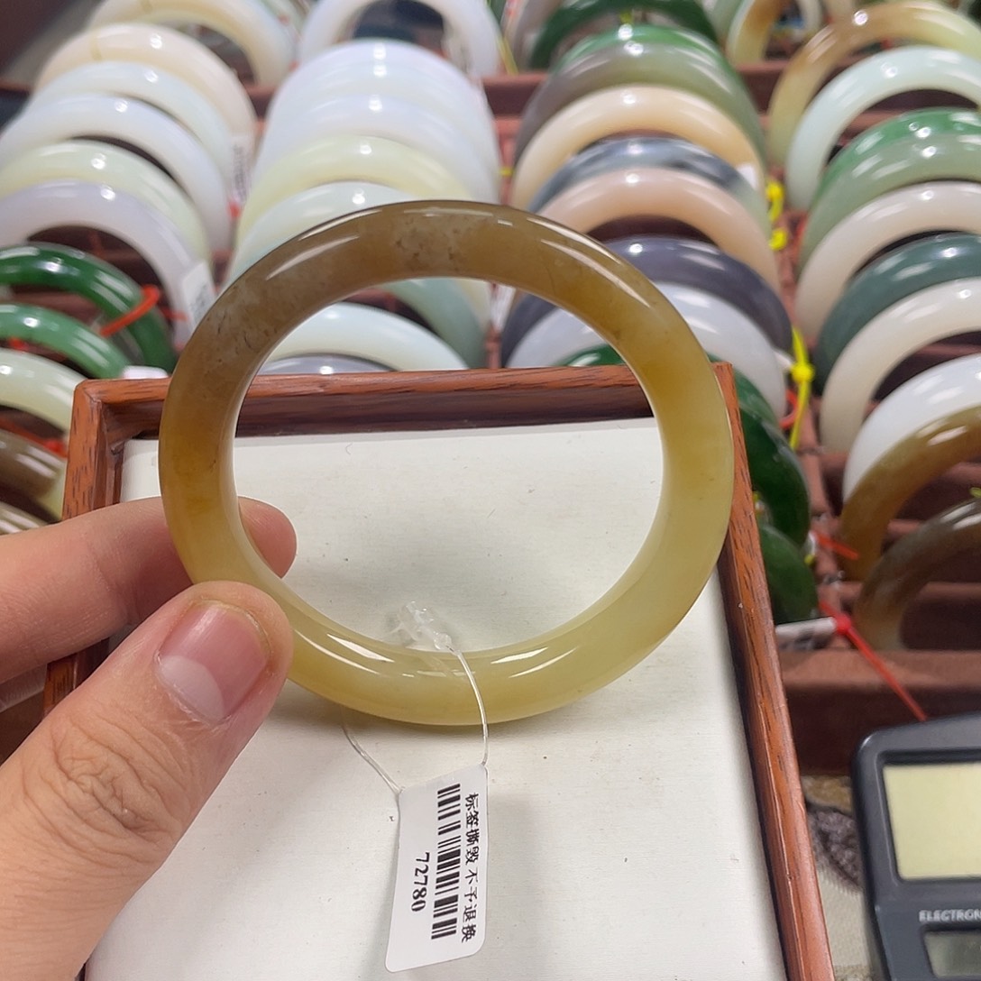 【闪购商品】和田玉手镯未镶嵌55 56