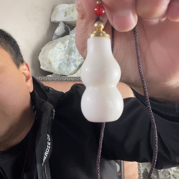 蛇纹石玉未镶嵌珠宝奇石