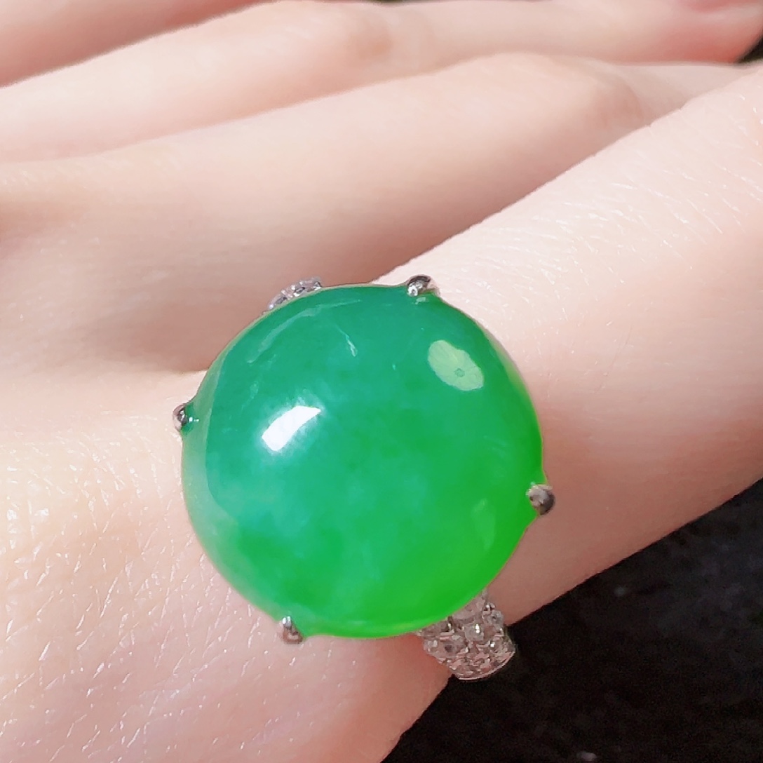 翡翠戒指18K金镶嵌签收后24小时鉴赏期，过时不退