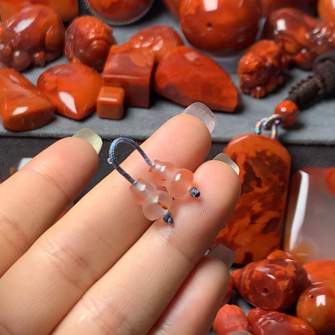 南红玛瑙配饰未镶嵌