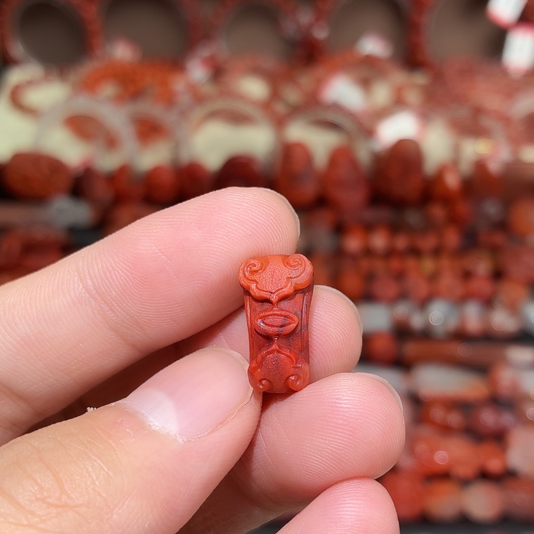 南红玛瑙未镶嵌颈饰如意1