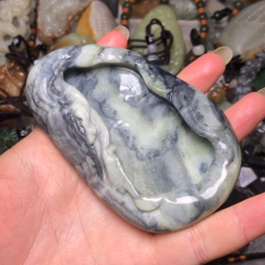 和田玉未镶嵌把件