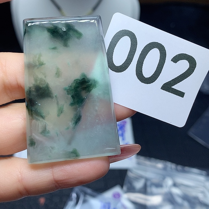 翡翠吊坠(赠链)未镶嵌