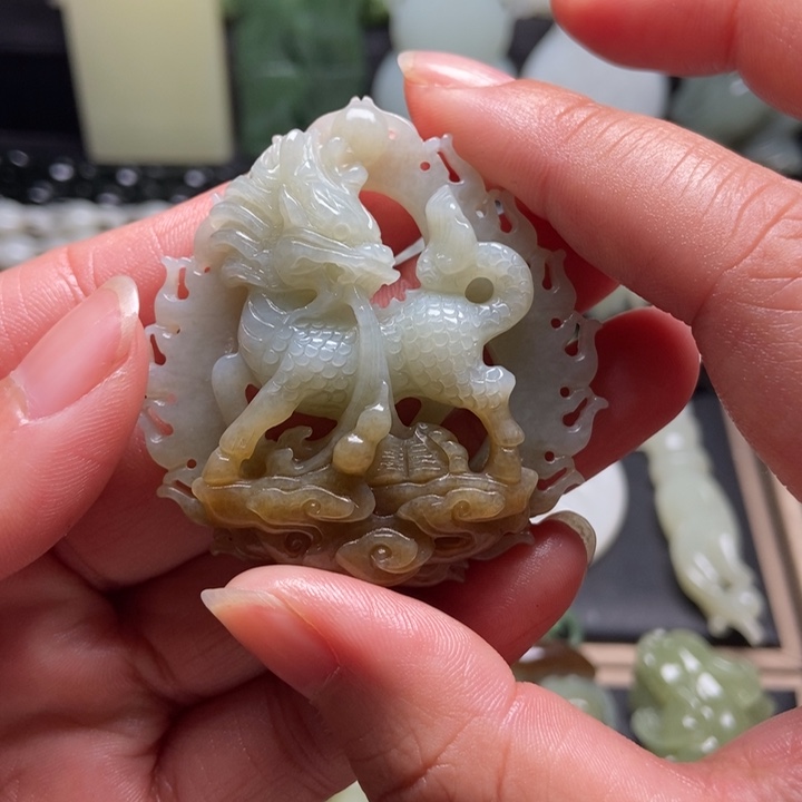 颈饰未镶嵌和田玉张*红