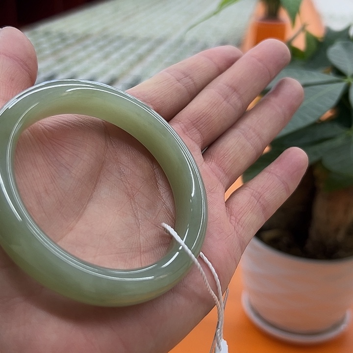 和田玉手镯未镶嵌飘*