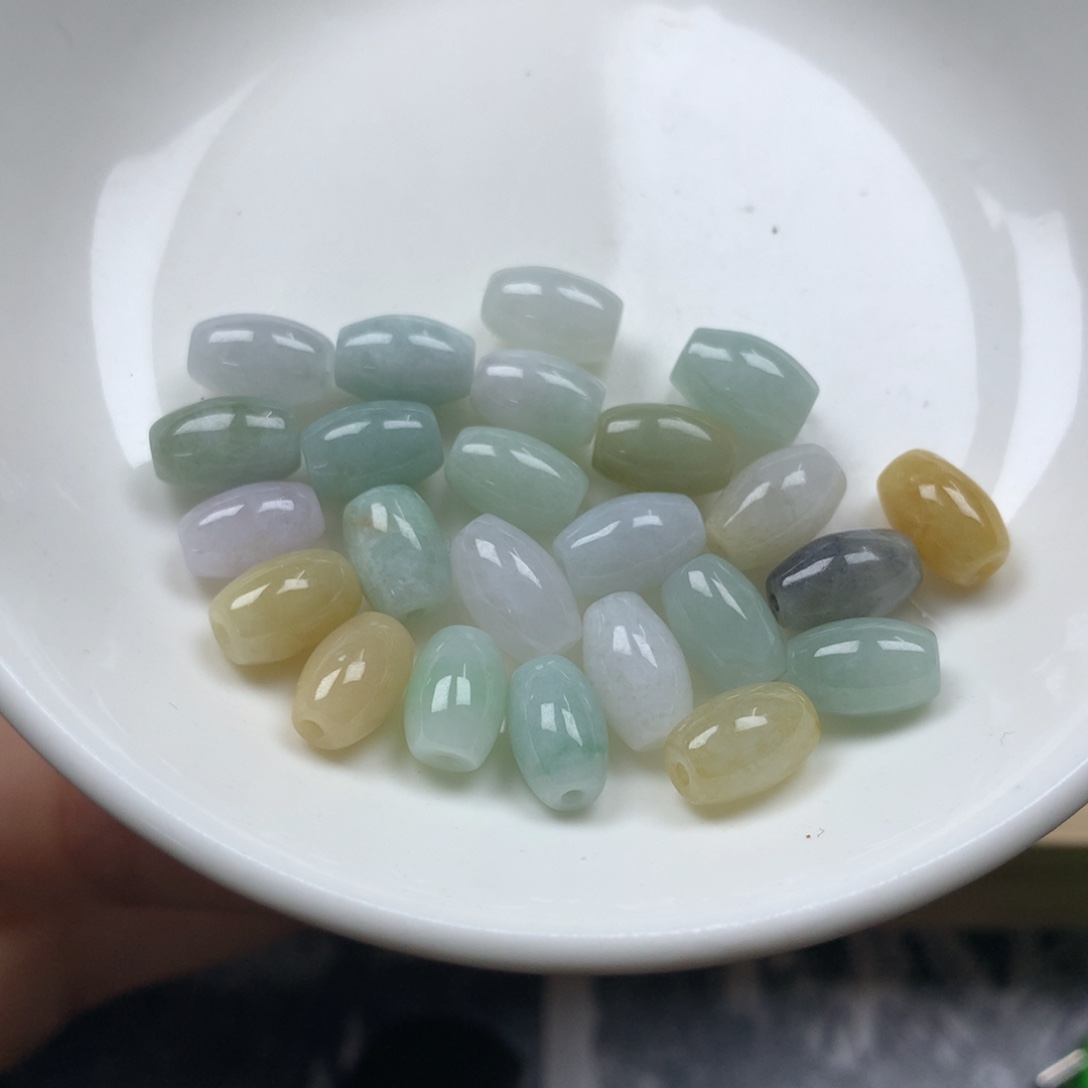 翡翠颈饰未镶嵌大米珠卡5✖️8。23颗。单圈 