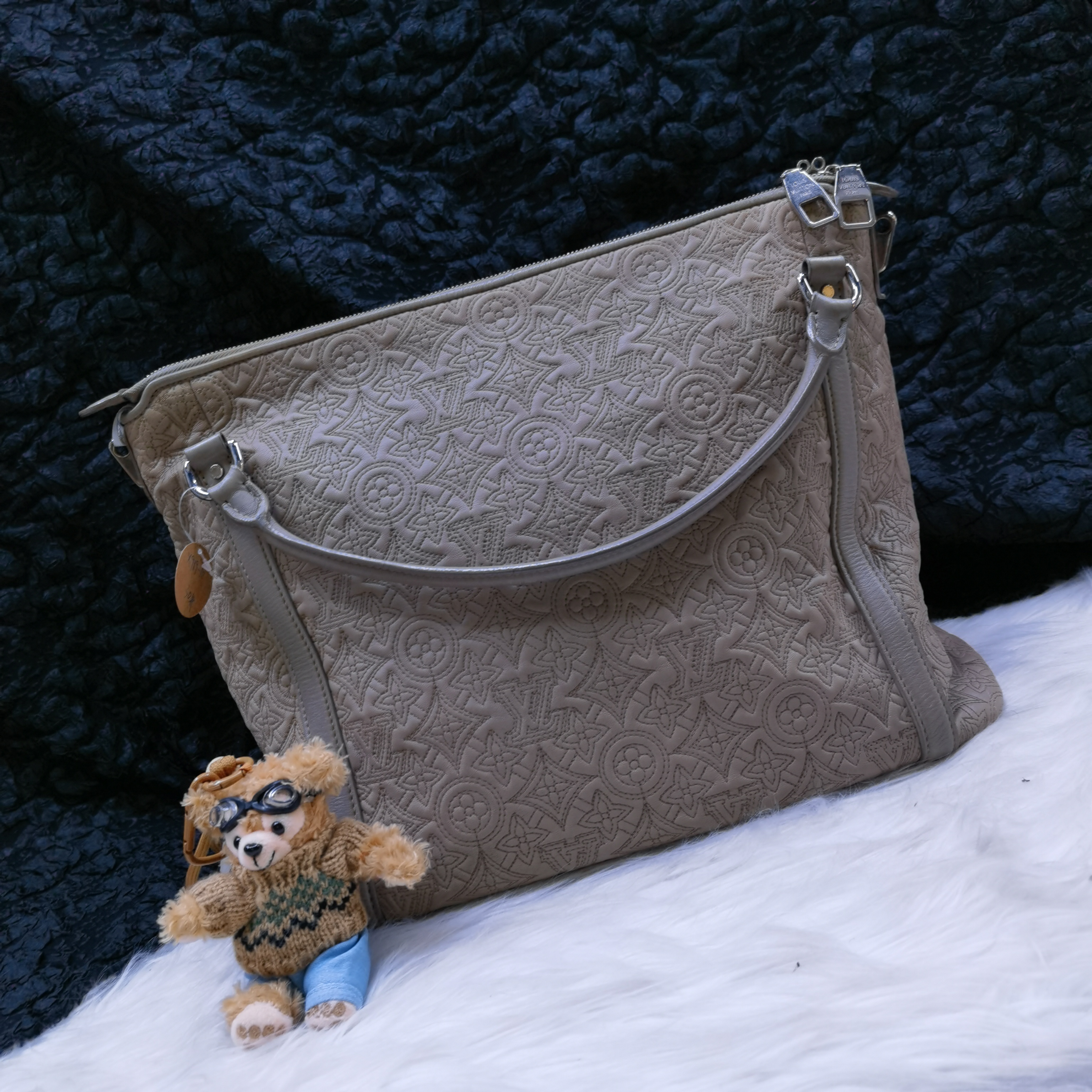95新 LouisVuitton/路易威登 大喜/lv灰色大号单肩包
