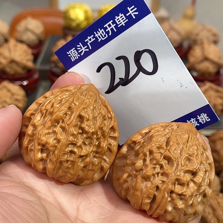 文玩核桃把件39金牛220号