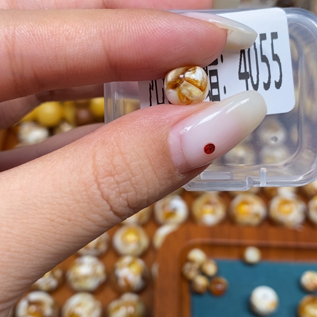 蜜蜡未镶嵌珠宝奇石4055