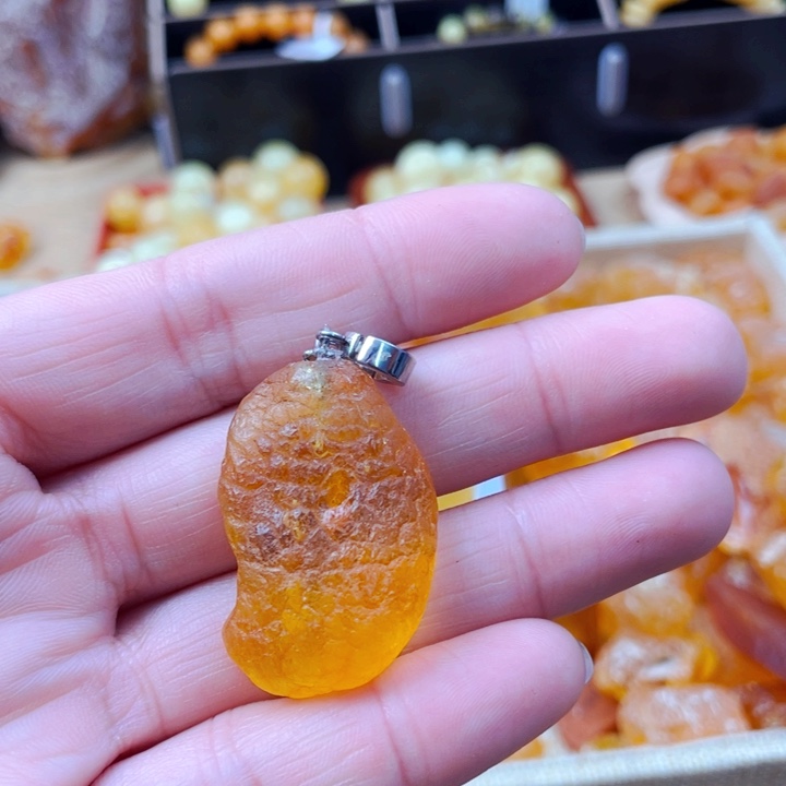 琥珀颈饰未镶嵌吊坠