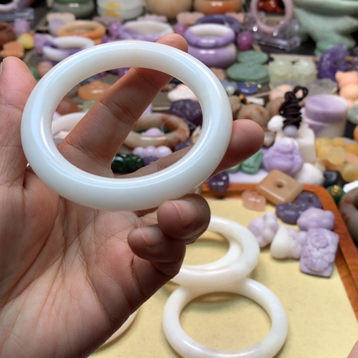 石英岩玉未镶嵌白桃奶昔55，微微