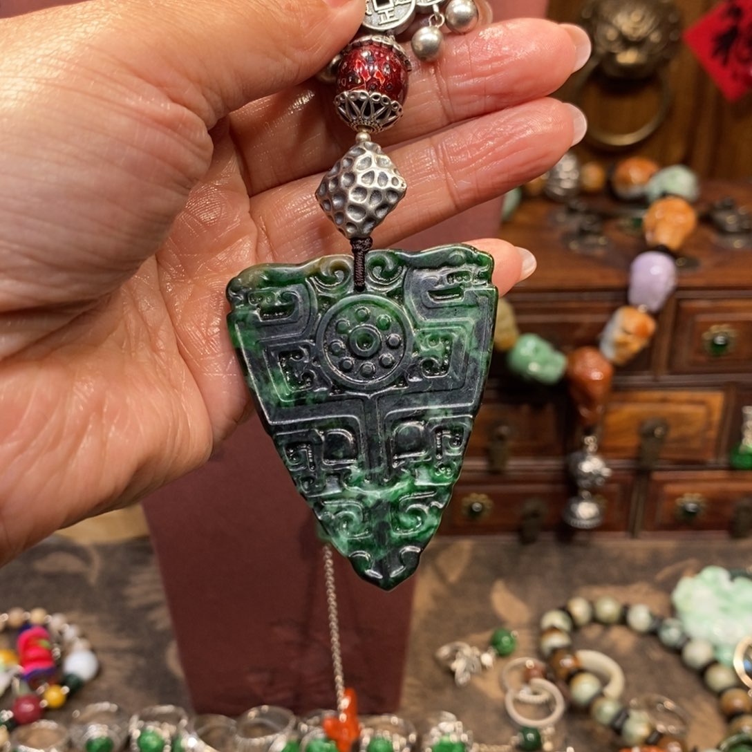 翡翠吊坠(赠链)未镶嵌