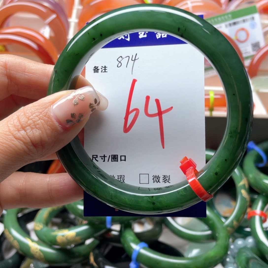 莉***Q和田玉未镶嵌手镯