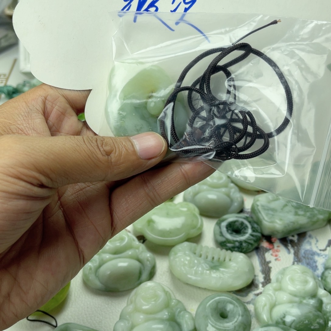 蛇纹石玉未镶嵌颈饰非*