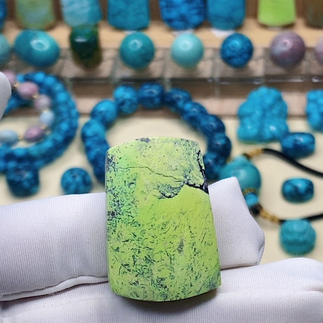 绿松石未镶嵌珠宝奇石