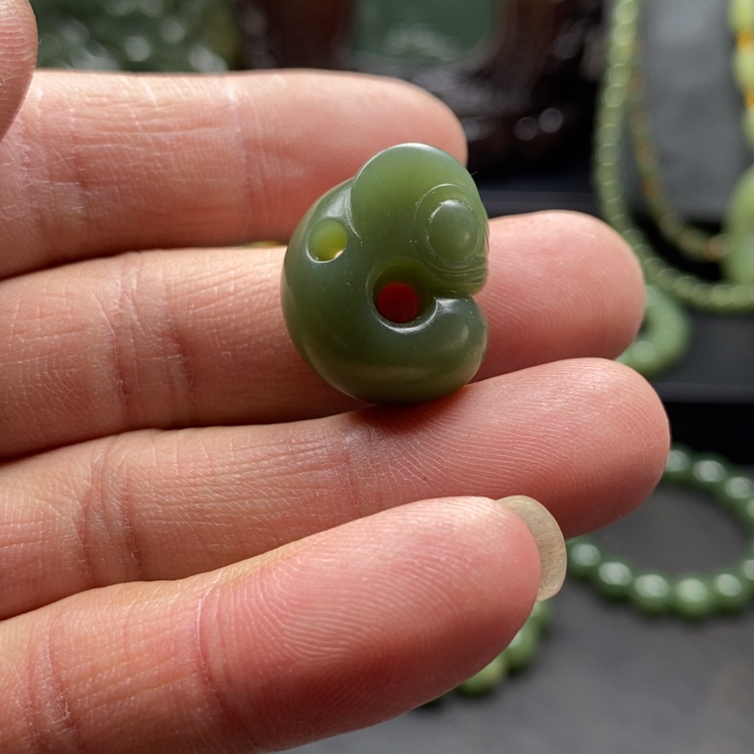 岫岩老玉（透闪石质玉）颈饰未镶嵌