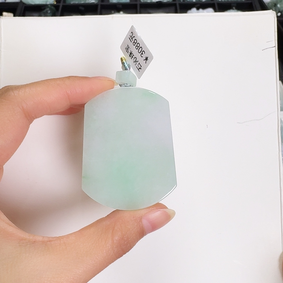 翡翠颈饰未镶嵌无事牌