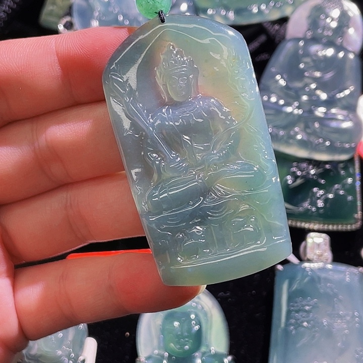 翡翠颈饰未镶嵌69，