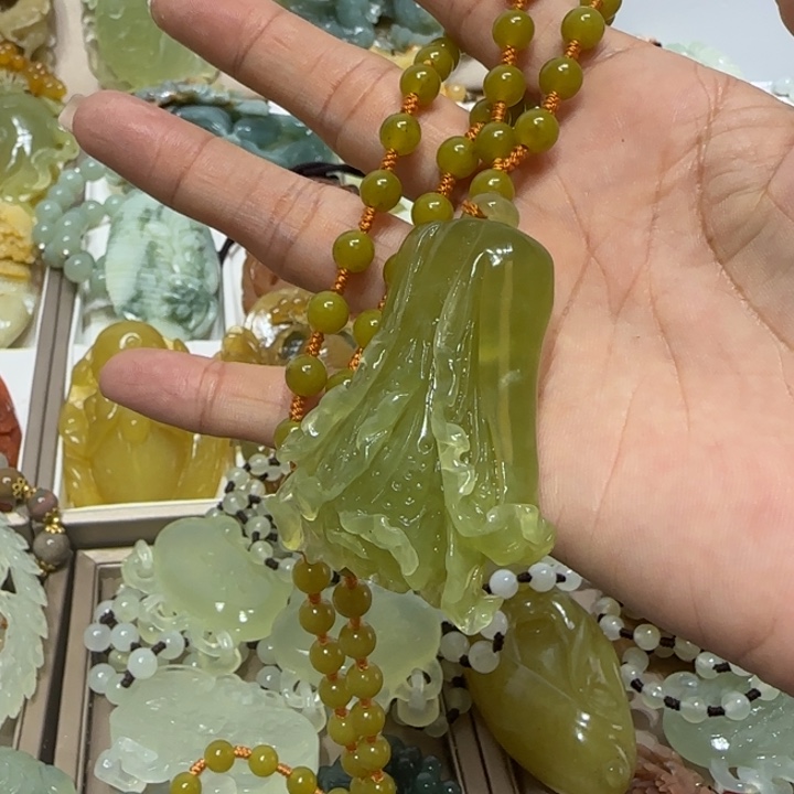 蛇纹石玉吊坠未镶嵌