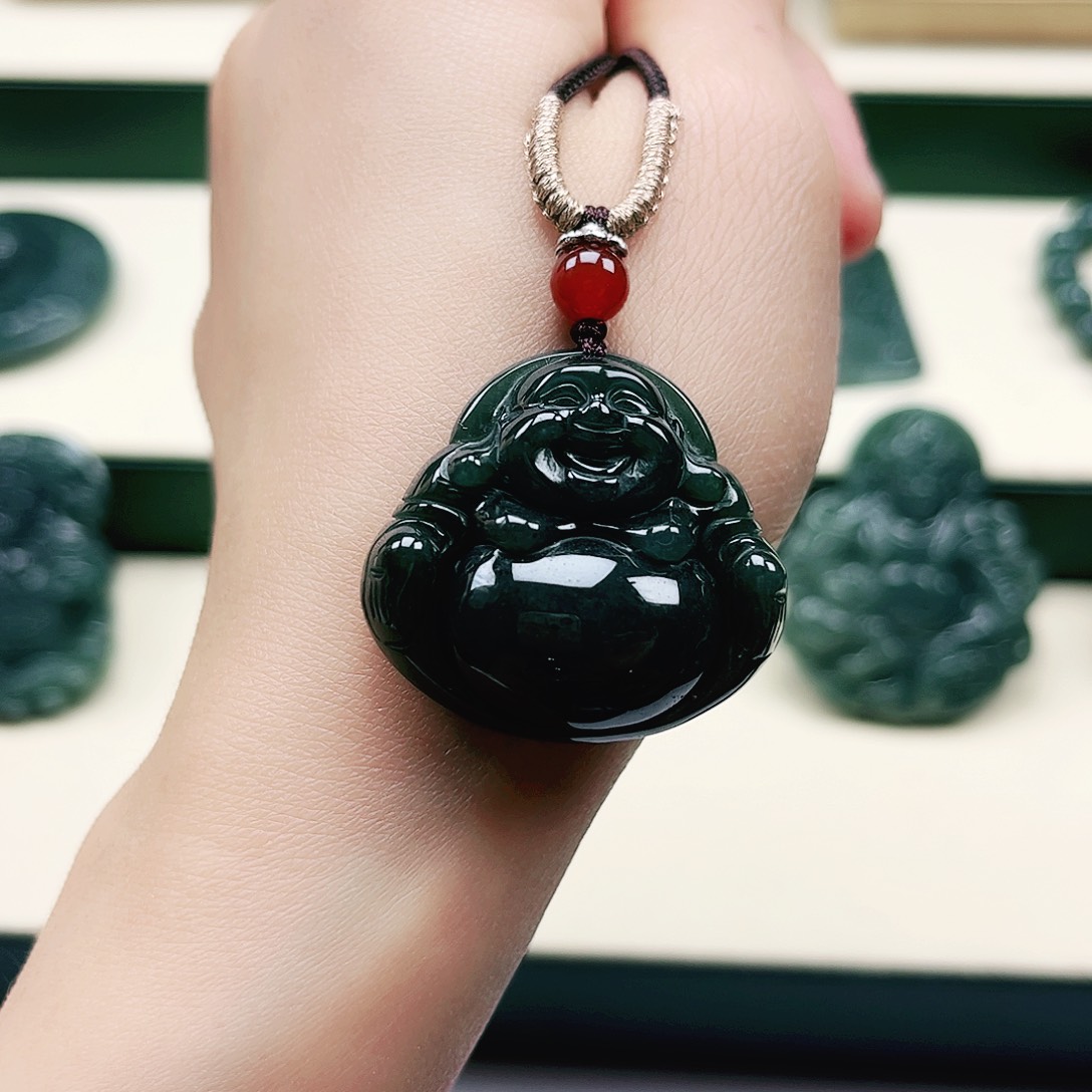 翡翠颈饰未镶嵌佛