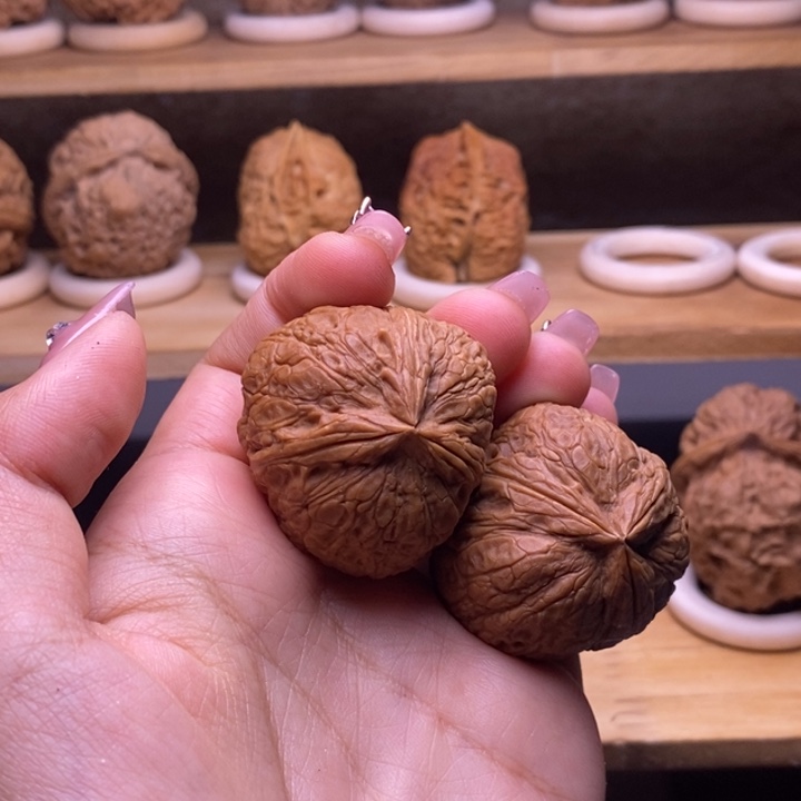 文玩核桃吊坠15。          