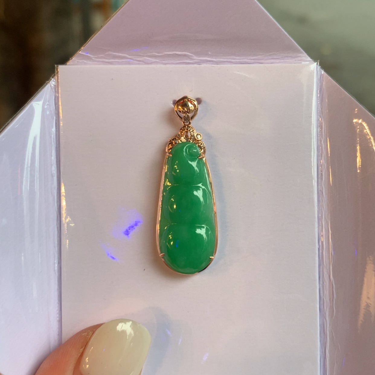 【闪购商品】翡翠颈饰18K金镶嵌福豆