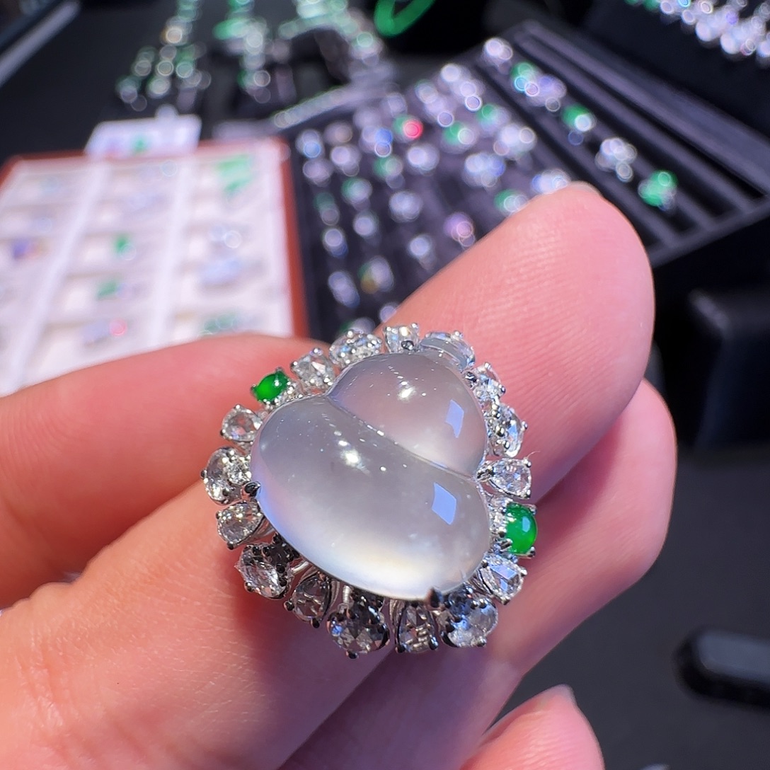 翡翠18K金镶嵌戒指