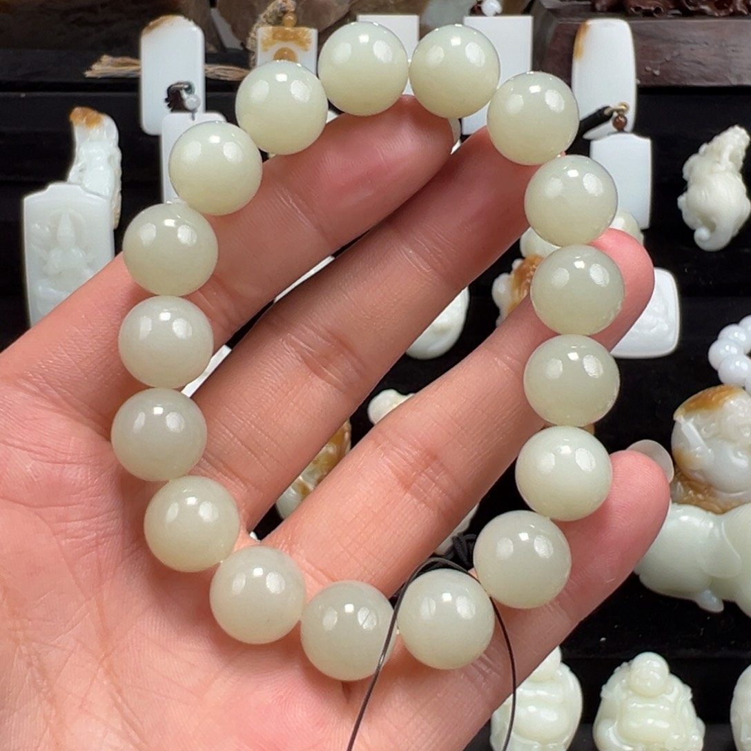 和田玉颈饰未镶嵌于阗