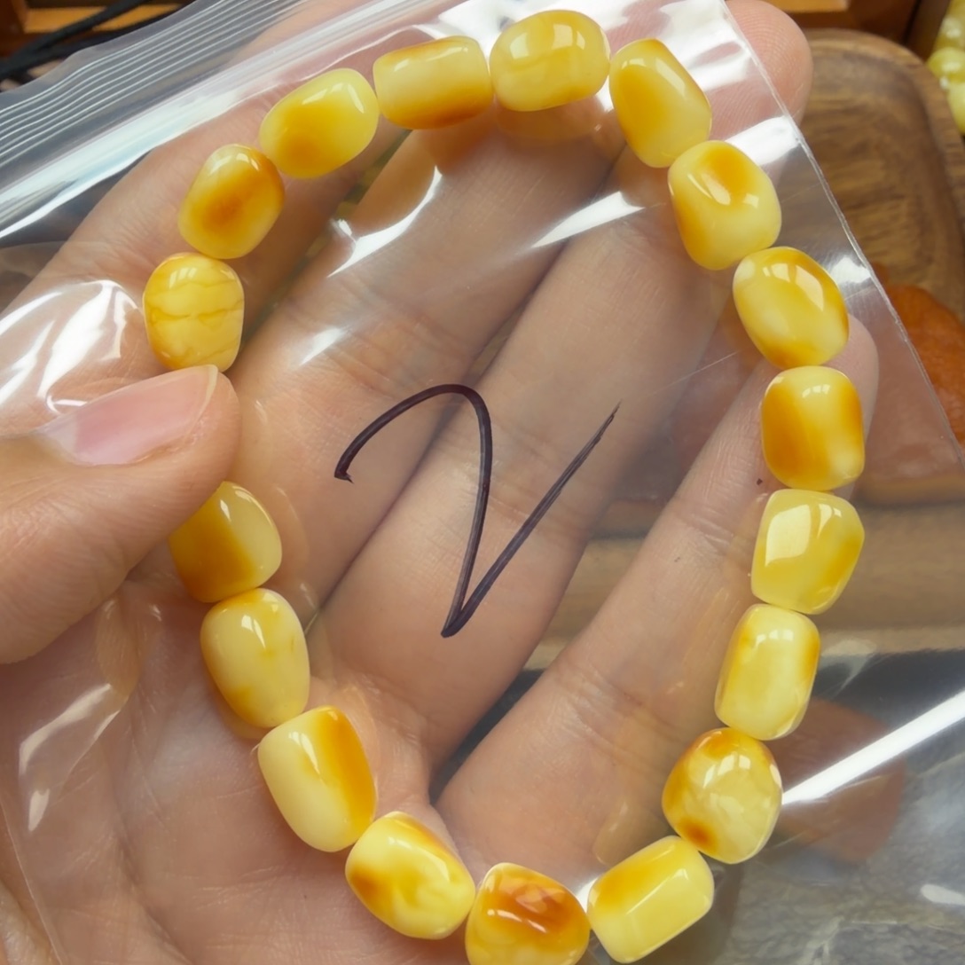 琥珀未镶嵌吊坠(赠链)