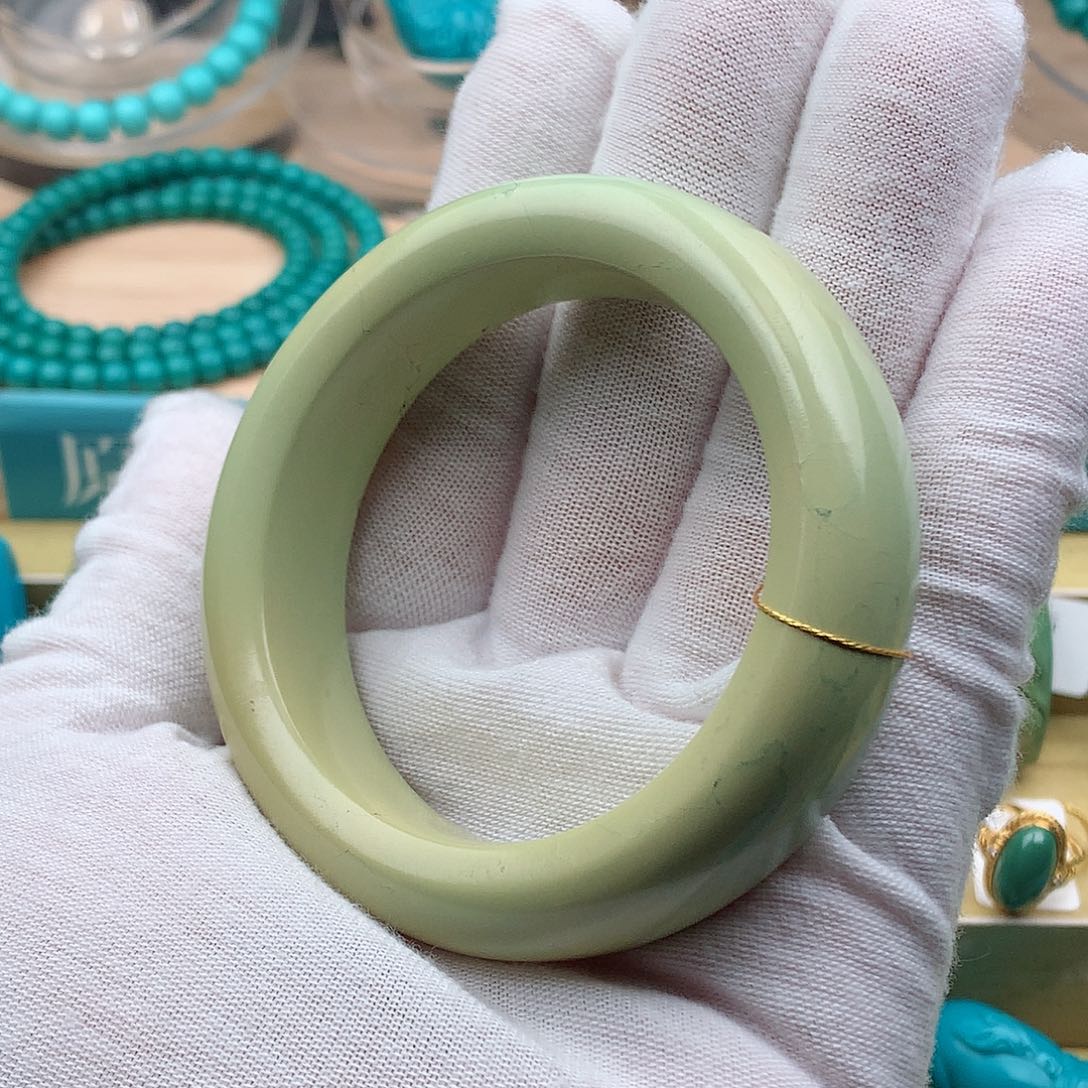 绿松石颈饰未镶嵌