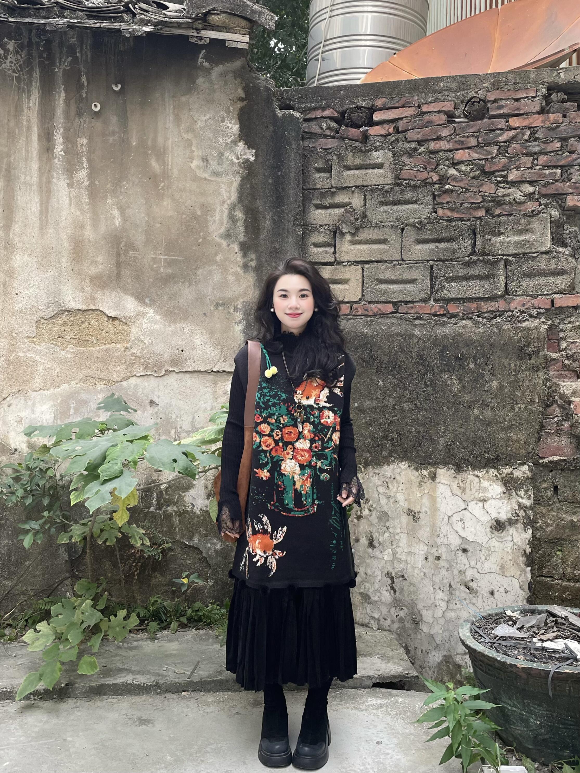 【西西里金鱼】高级感针织套装冬季新款黑色背心裙蕾丝边两件套