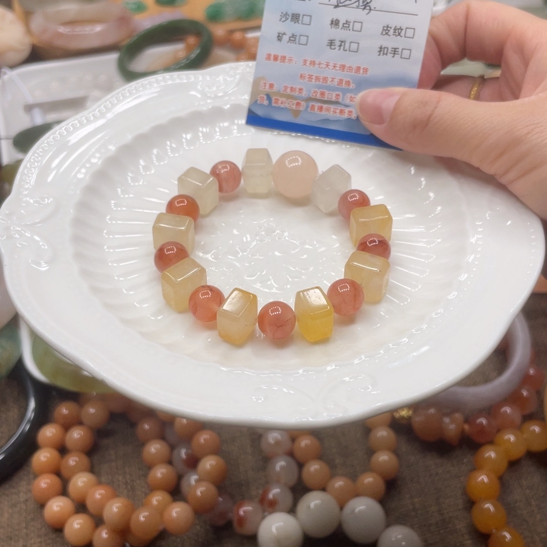 小****石英岩玉未镶嵌手链