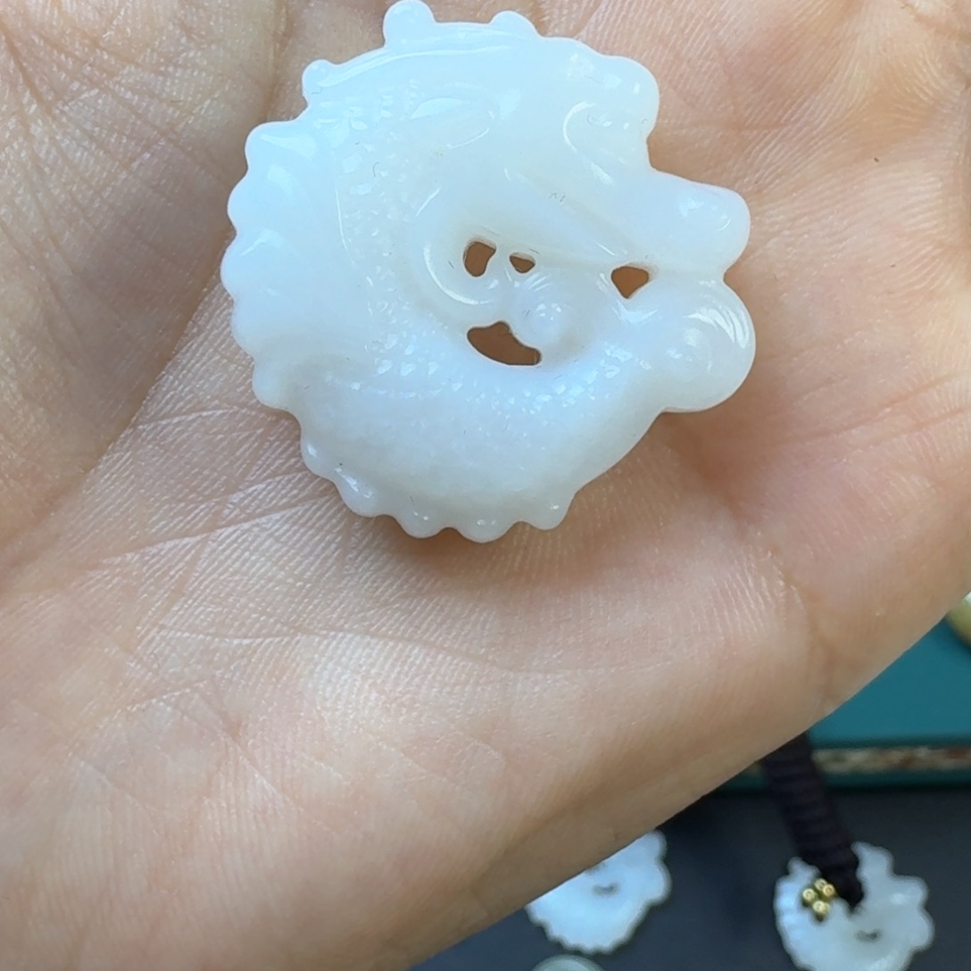 和田玉（糖玉）未镶嵌颈饰咚*秋