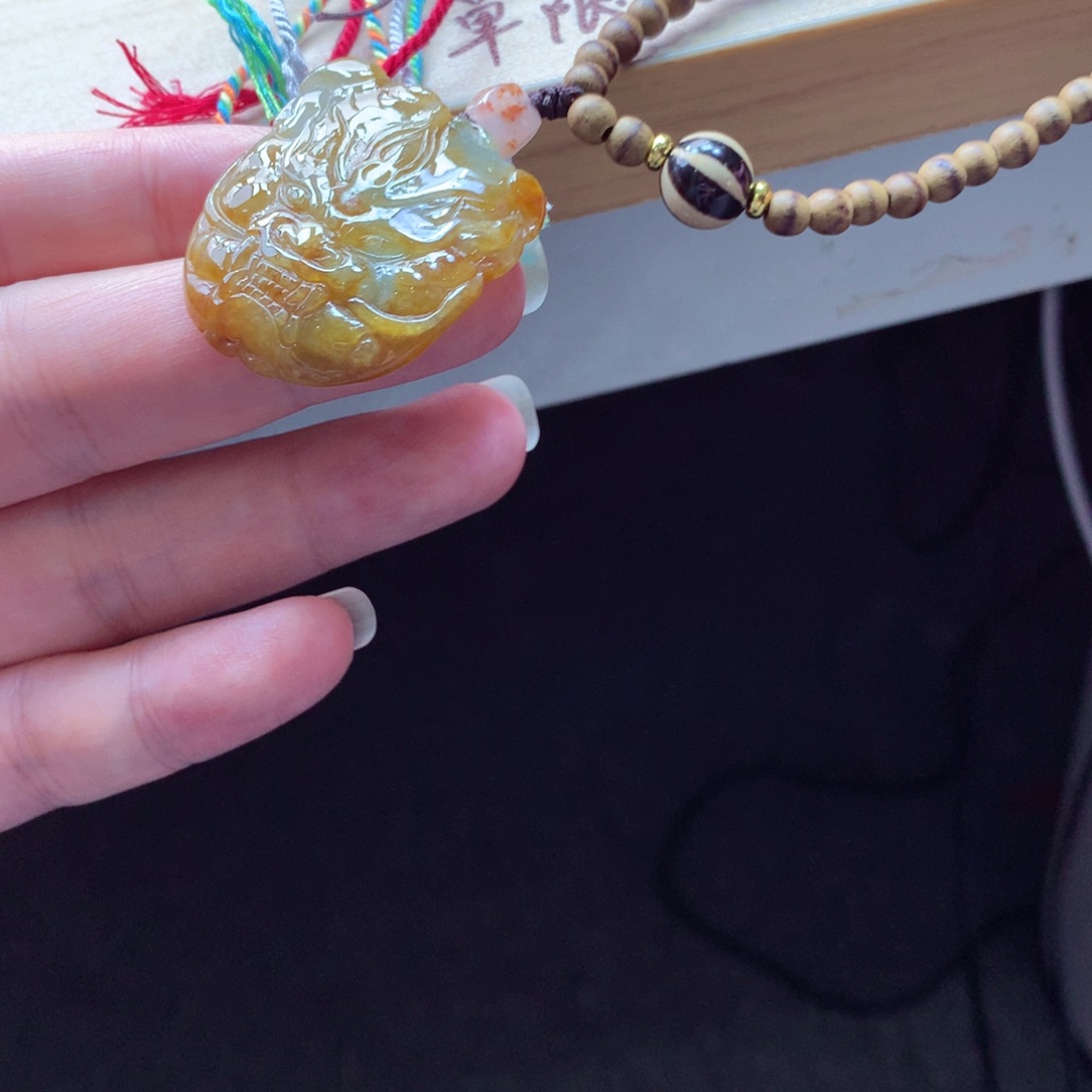 翡翠颈饰未镶嵌吊坠