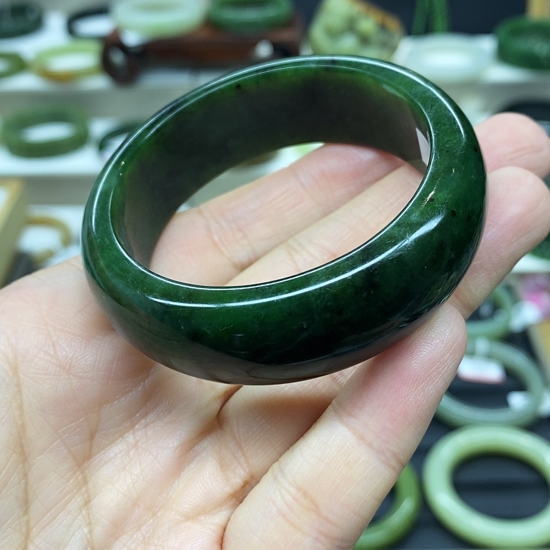 和田玉（碧玉）未镶嵌手镯