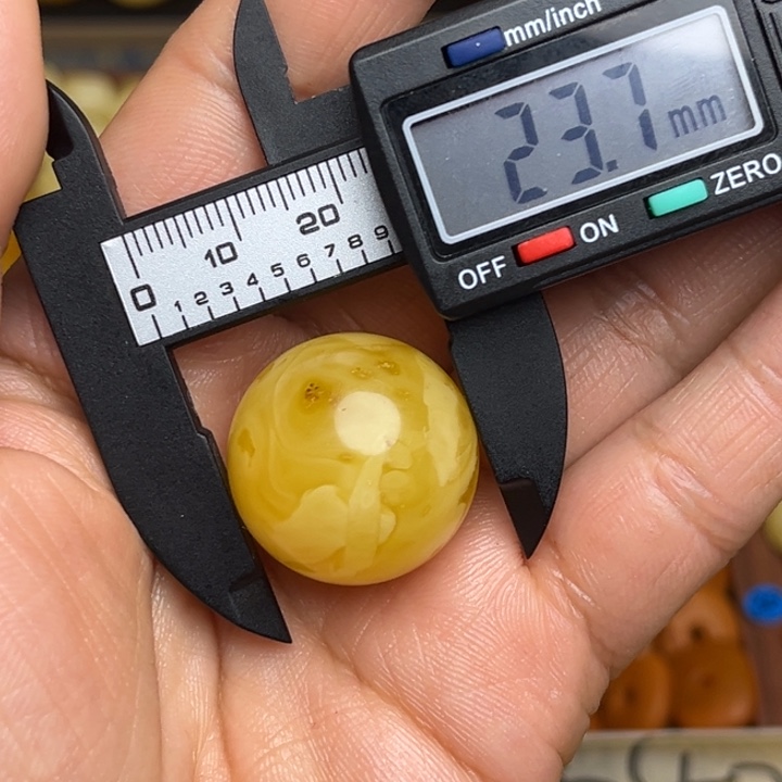 小***哥蜜蜡未镶嵌珠宝奇石天然蜜蜡散珠微瑕一粒