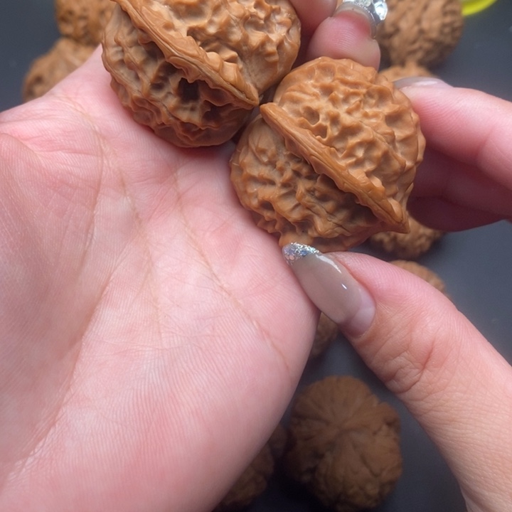 文玩核桃吊坠龙鳞