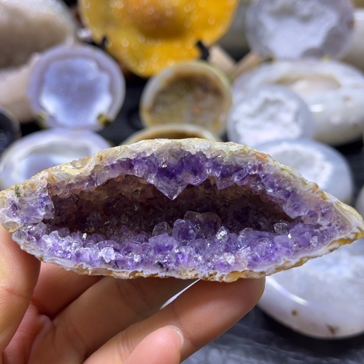 水晶珠宝半成品未镶嵌紫晶洞