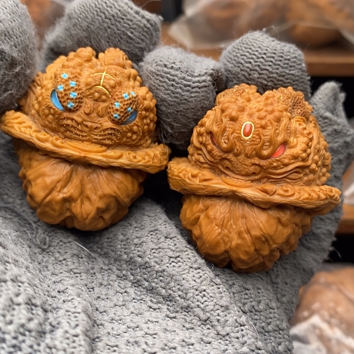 恒***爬文玩核桃把件文玩核桃手把可好了